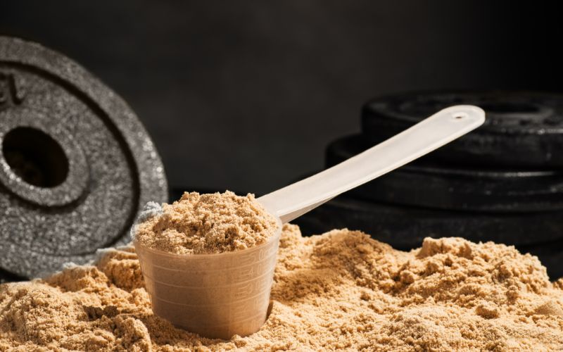 gym-protein-powder-scoop-of-whey-protein-min