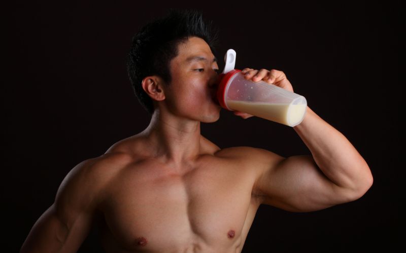 gym-powder-fit-man-drinking-protein-shake-min