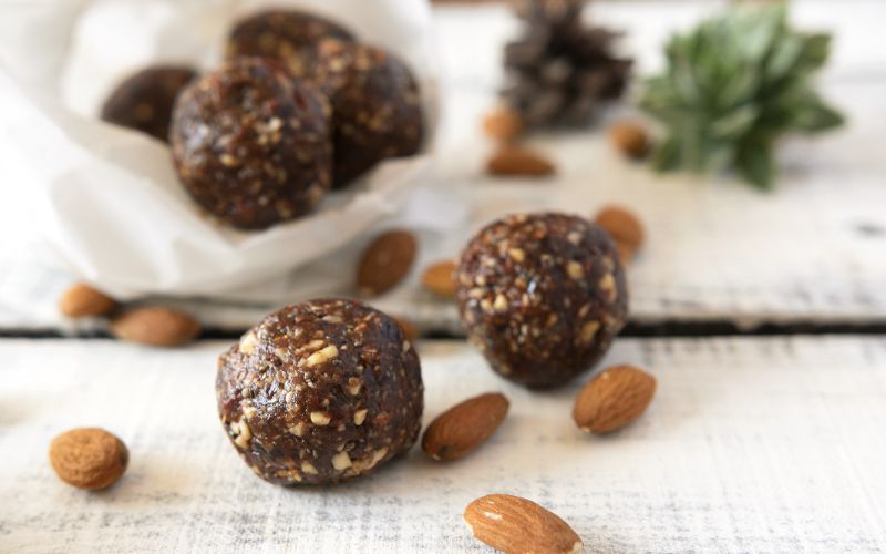 NPL-Whey-Protein-vegan-sweet-delicious-almond-cocoa-balls-healthy-and-tasty-food-min