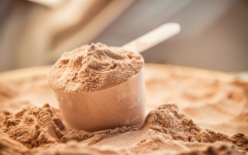 best-whey-protein-south-africa-scoop-of-chocolate-whey-protein-min